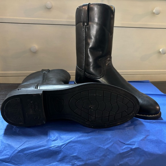 Boots - Picture 3 of 5